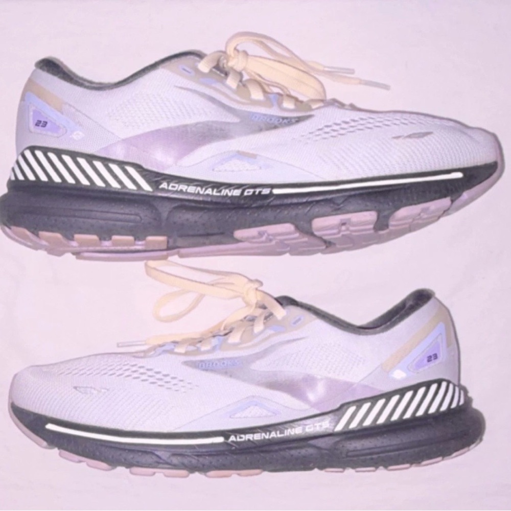 Brooks Adrenaline GTS 23 White Gray Mesh Lace Up Men's Sneaker size 10